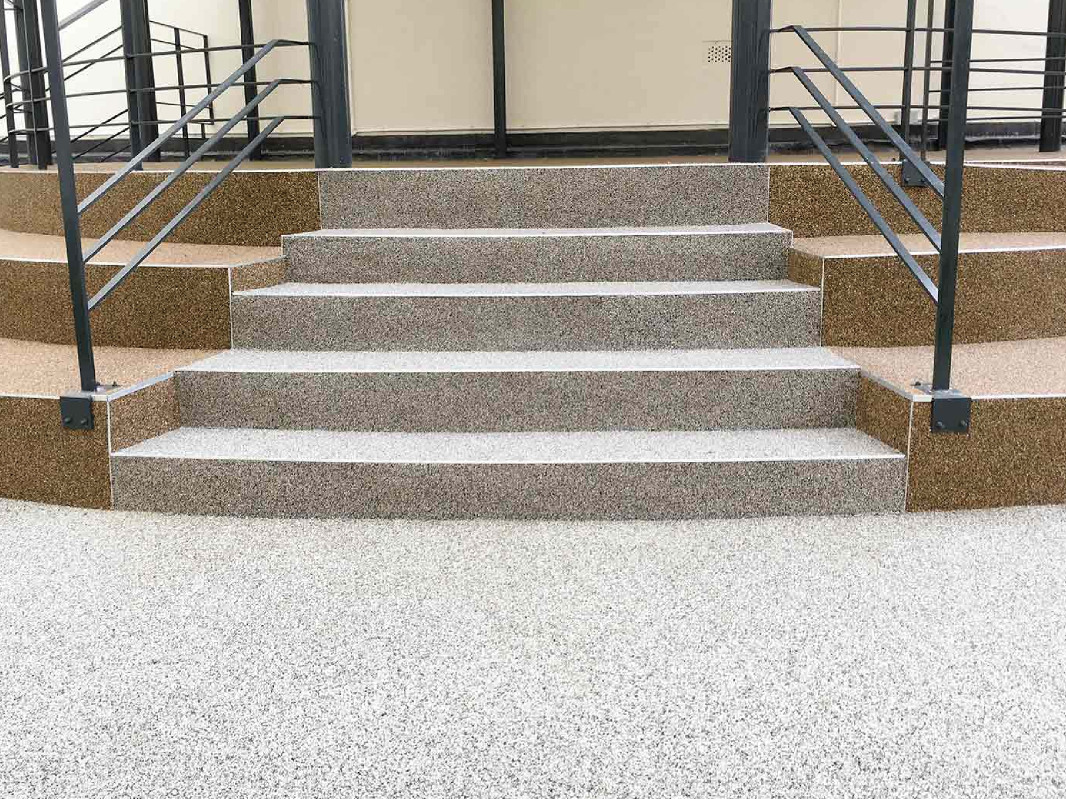 Resin driveway with border